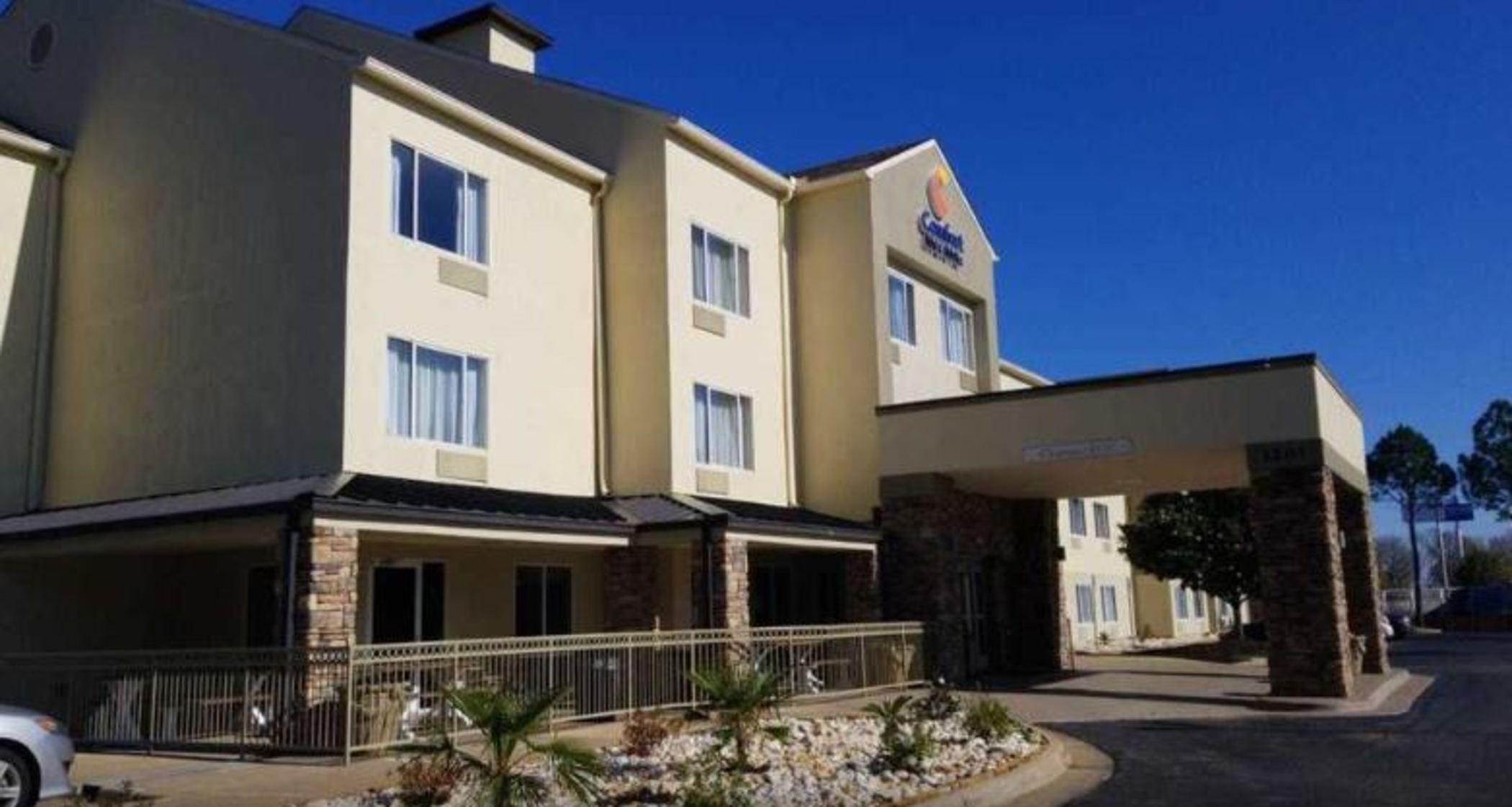 Comfort Inn & Suites Montgomery East Carmichael Rd Exterior photo